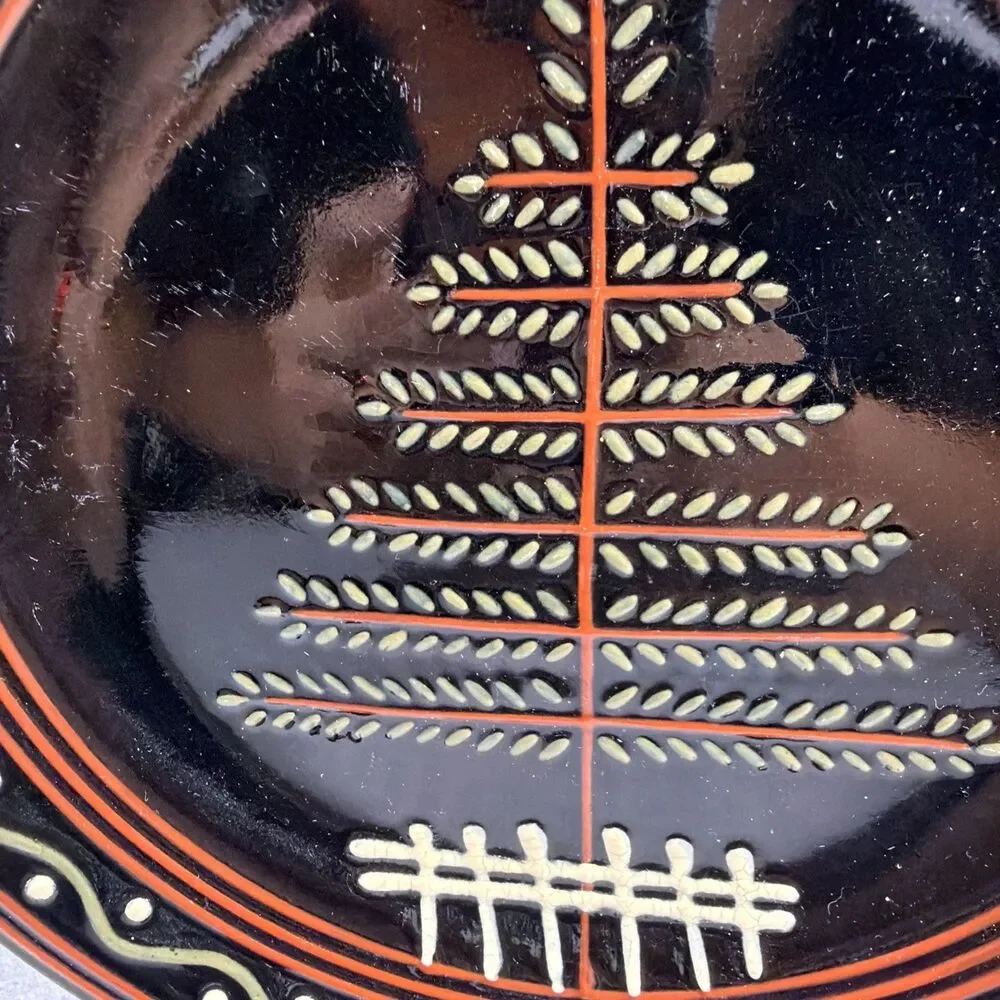 K&K Interiors Pottery Redware Plate Folk Art Primitive Black Christmas Tree 9.5" - Picture 2 of 7